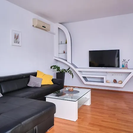 Apartament Sime *