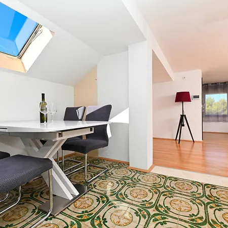 Apartament Sime *