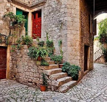 アパート Sime トロギール