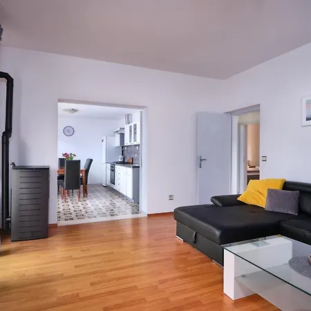 アパート Sime トロギール