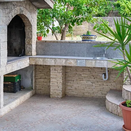 Sime アパート トロギール