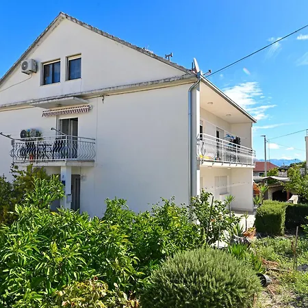 Sime アパート トロギール