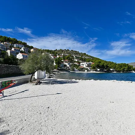 アパート Sime トロギール